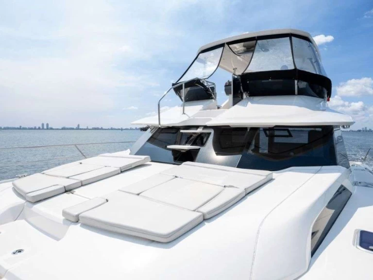 Yacht hire Bahamas cheap Moka