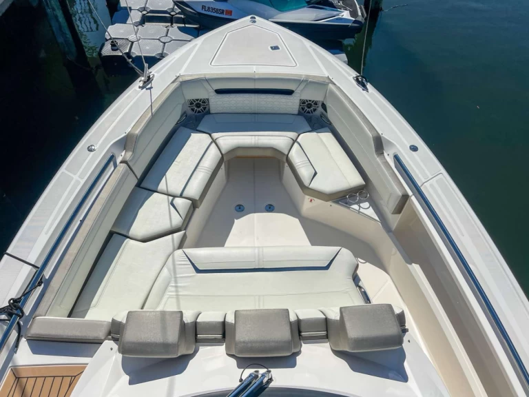 Hire Luxury Yacht with or without skipper Tiara Palm Beach