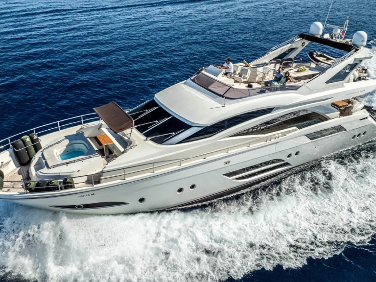 Hire Luxury Yacht Dominator-Shipyard with a boat licence