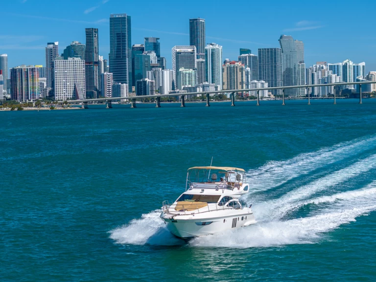 Hire a Azimut Azimut 53 Fly Miami Beach