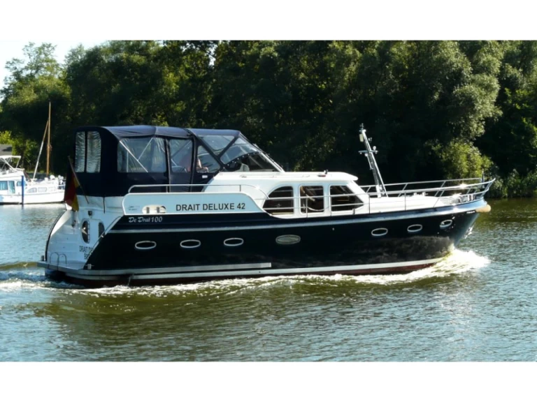 Motorboat to hire Drachten at the best price