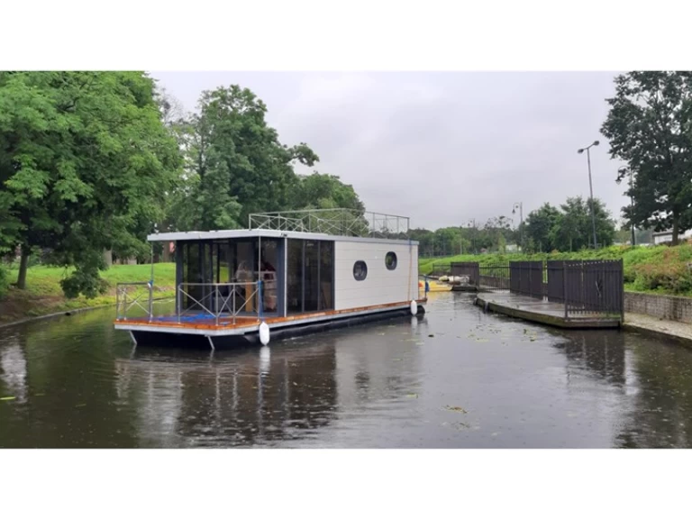 Charter a Campi Campi 400 in Drachten on Samboat