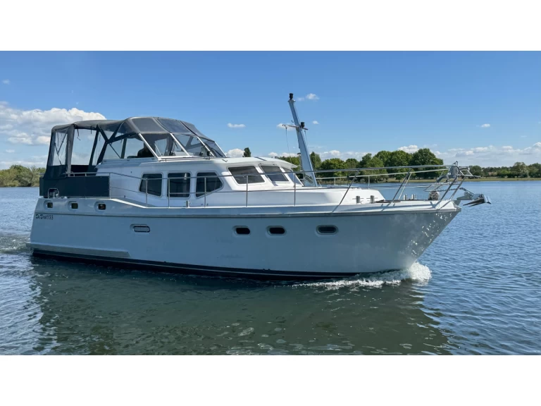 Motorboat to hire Drachten at the best price
