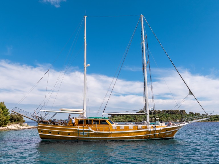 Sailboat to hire Split at the best price