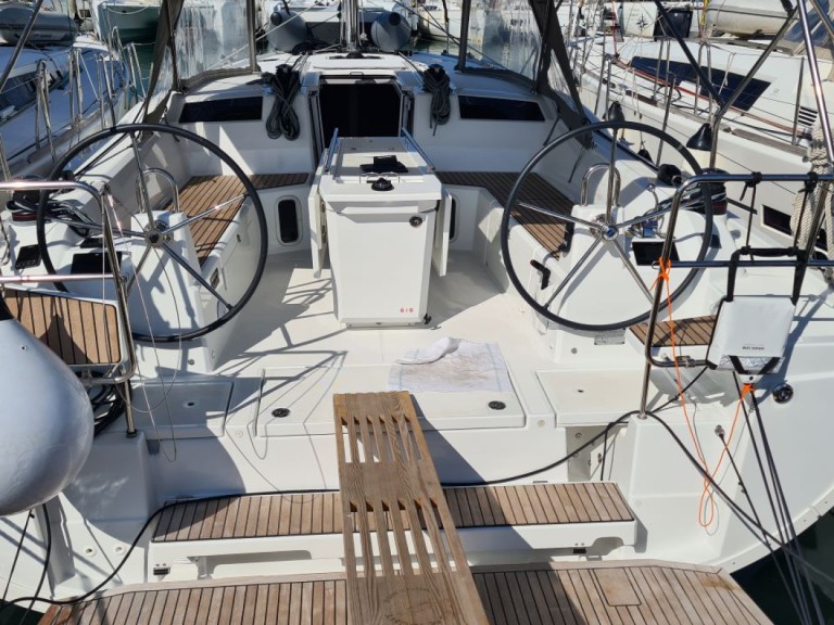 Hire Sailboat Bénéteau with a boat licence