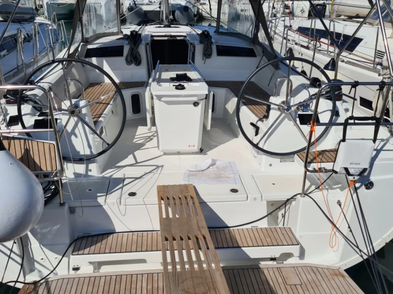 Hire Sailboat Bénéteau with a boat licence