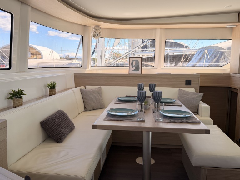 Hire Catamaran Lagoon with a boat licence