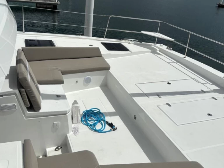 Catamaran to hire Road Town at the best price