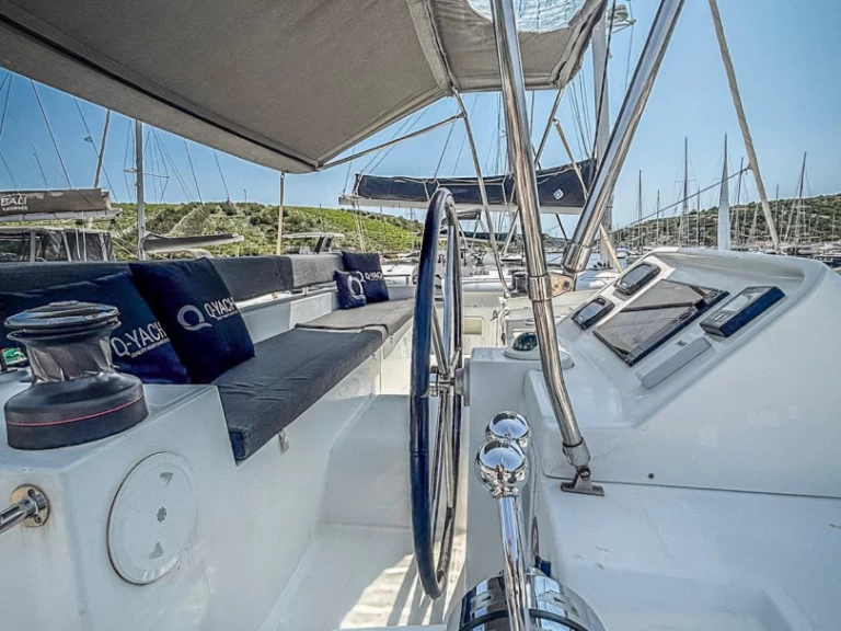 Charter a Lagoon Lagoon 450 F in Primošten on Samboat