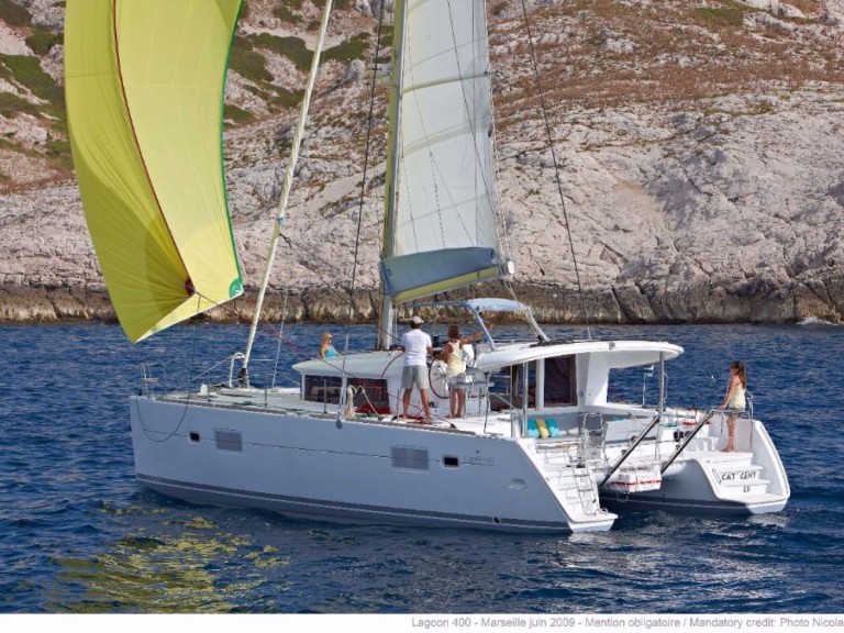 Hire Catamaran Lagoon with a boat licence