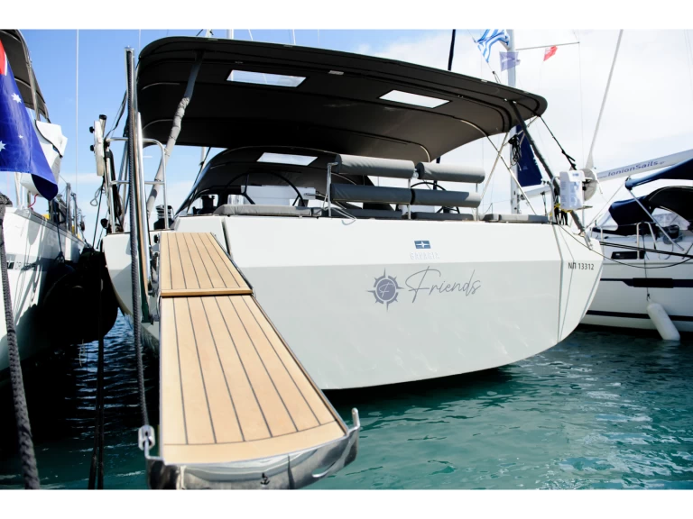 Charter a Bavaria Bavaria C57 in Lefkáda on Samboat