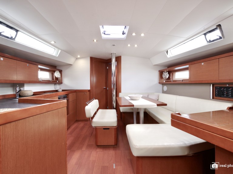 Sailboat to hire Cannigione at the best price