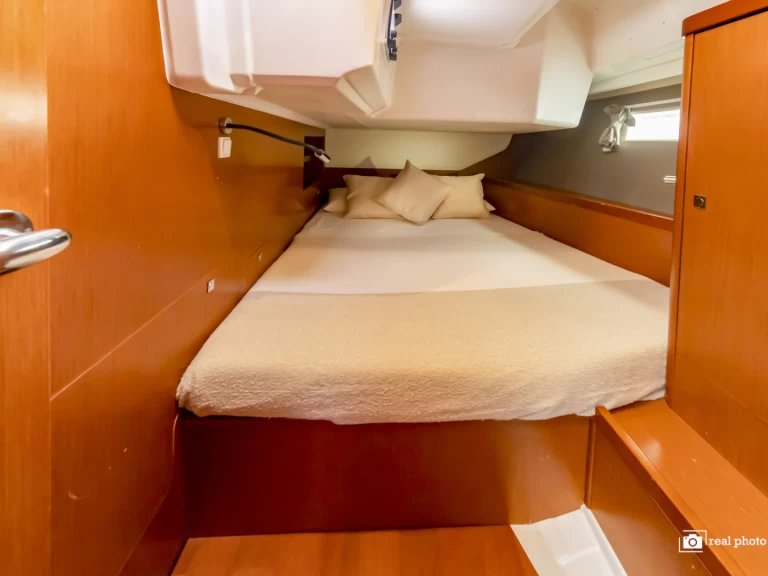 Bénéteau Oceanis 45 charter bareboat or skippered in  Cannigione