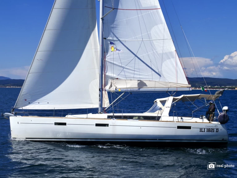 Yacht charter Cannigione - Bénéteau Oceanis 45 on SamBoat