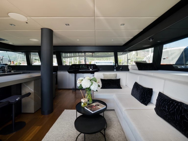 Charter a Sunreef Sunreef 60 in Kaštel Gomilica on Samboat