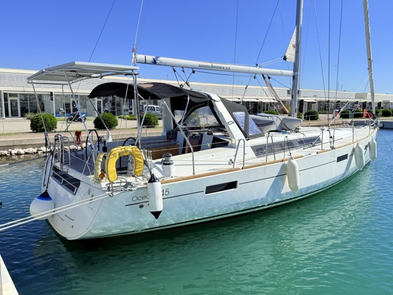 Charter a Bénéteau Oceanis 45 in Sukošan on Samboat