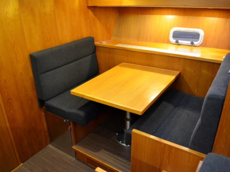 Hire Motorboat De Drait with a boat licence