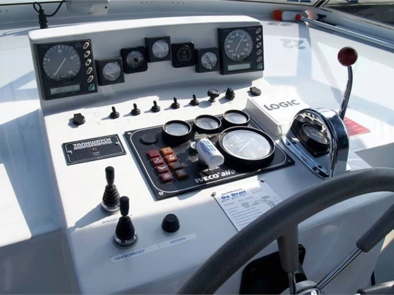 Motorboat to hire Drachten at the best price