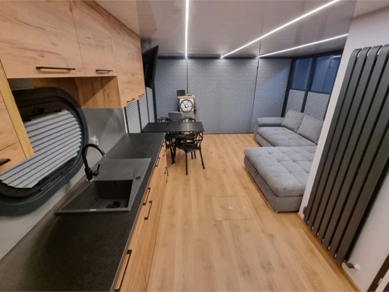 Hire a Campi Campi 400 Drachten