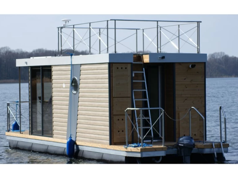 Hire Canal boat Campi with a boat licence