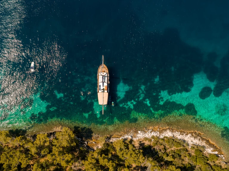 Hire Sailboat  with a boat licence