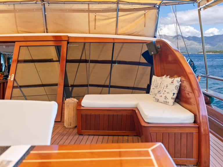 Sailboat to hire Split at the best price