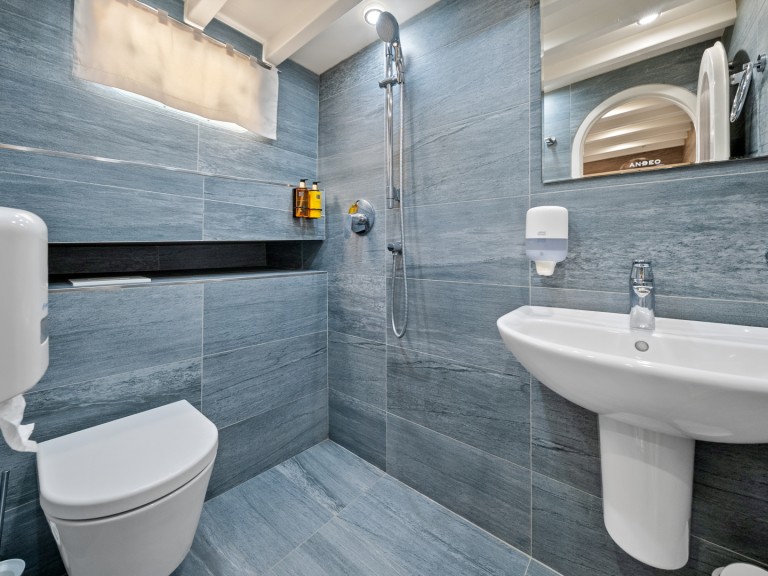 Sailboat to hire Split at the best price