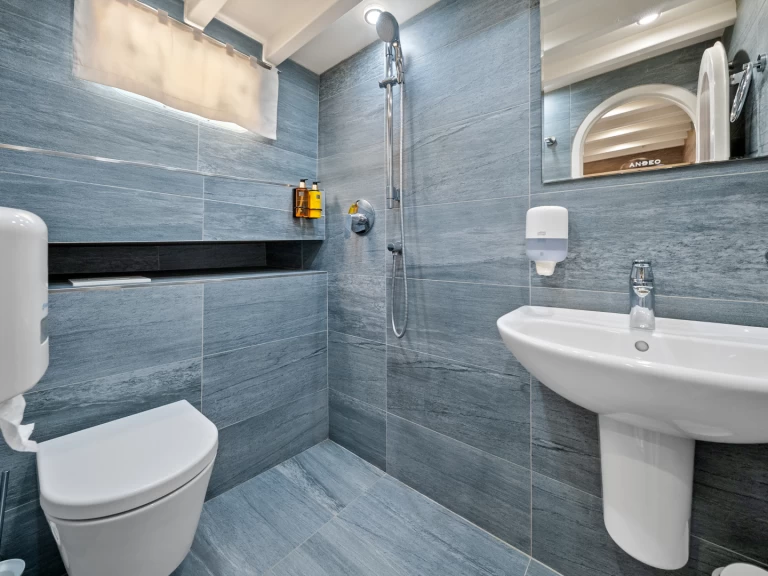 Sailboat to hire Split at the best price