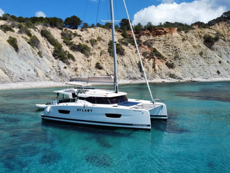 Catamaran hire in Sant Antoni de Portmany - Fountaine Pajot Isla 40