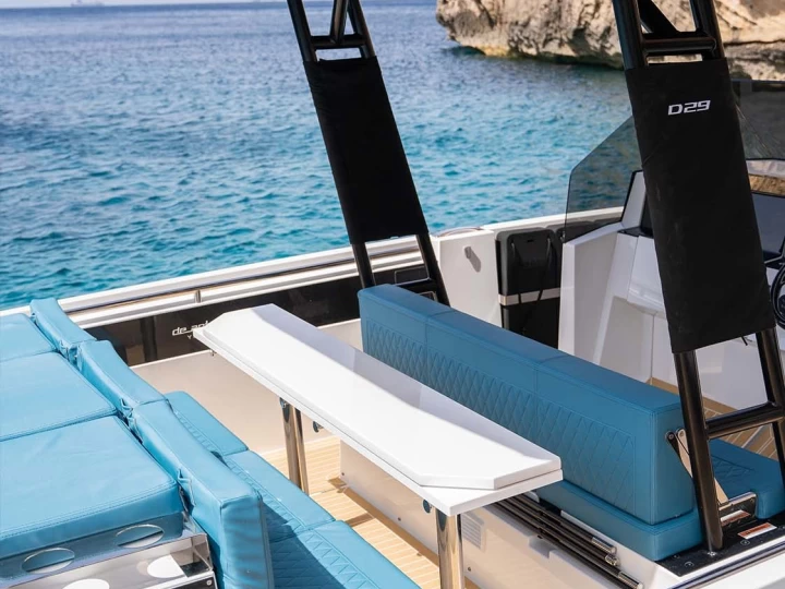 Hire Motorboat De Antonio with a boat licence