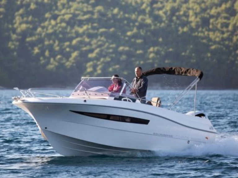 Yacht hire Preko cheap 690 sun cruiser