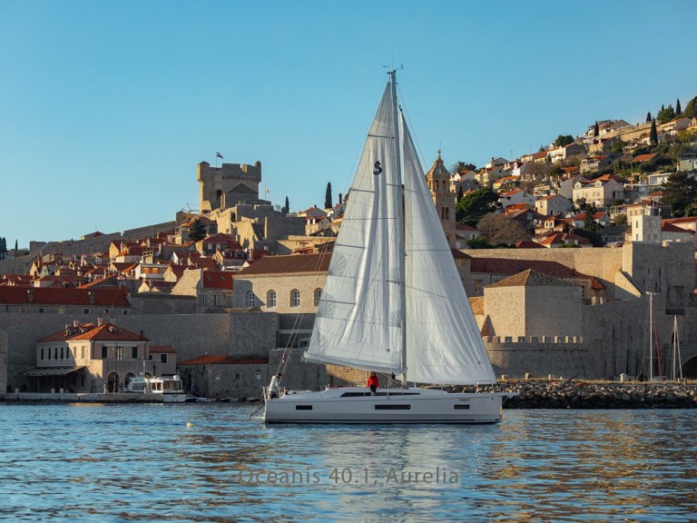 Hire a Bénéteau Oceanis 40.1 Komolac
