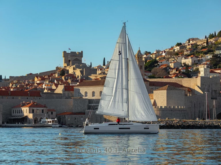 Hire a Bénéteau Oceanis 40.1 Komolac