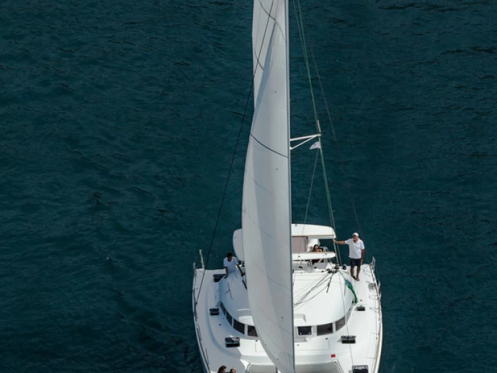 Charter a Lagoon Lagoon 380 in Komolac on Samboat