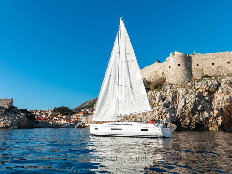 Charter a Bénéteau Oceanis 40.1 in Komolac on Samboat