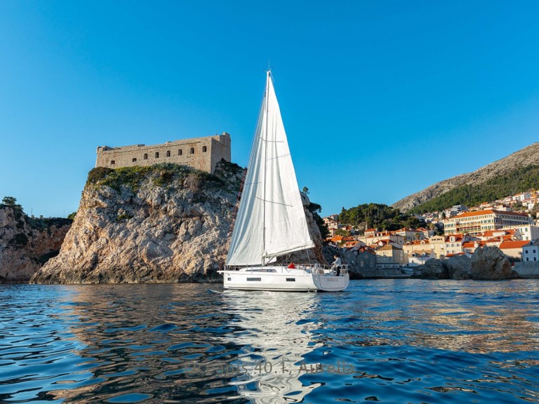 Hire Sailboat Bénéteau with a boat licence