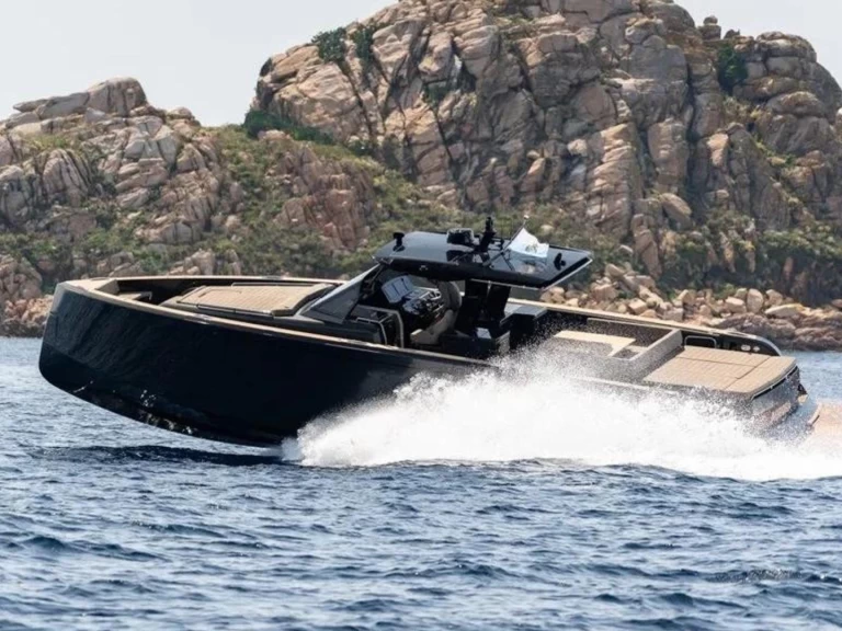Hire Motorboat Pardo Yachts with a boat licence