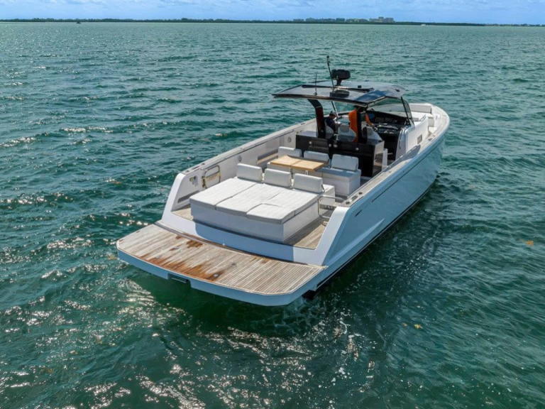 Hire a Pardo Yachts Pardo 43 Miami Beach