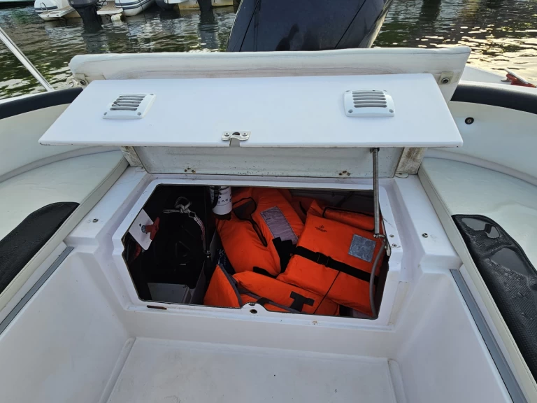 Yacht hire Sanary-sur-Mer cheap Selva 640