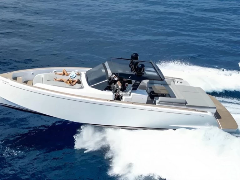 Hire Motorboat Pardo Yachts with a boat licence