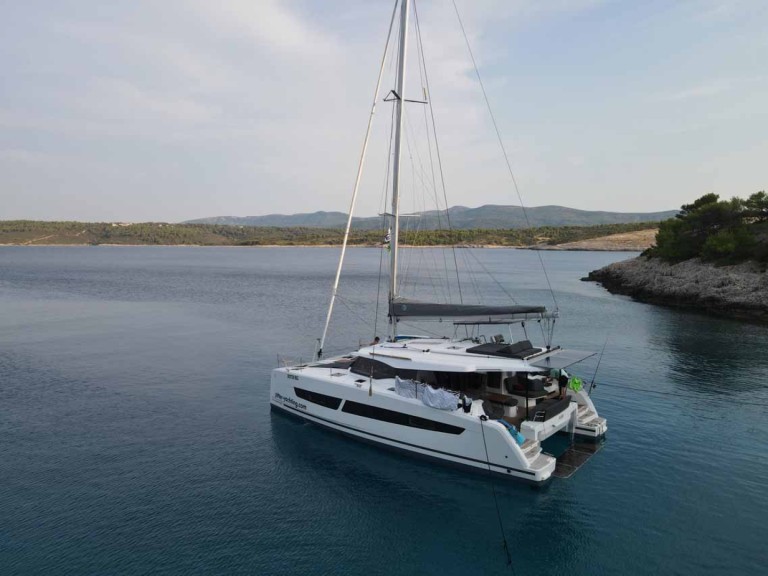 Hire Catamaran with or without skipper Fountaine Pajot Pula