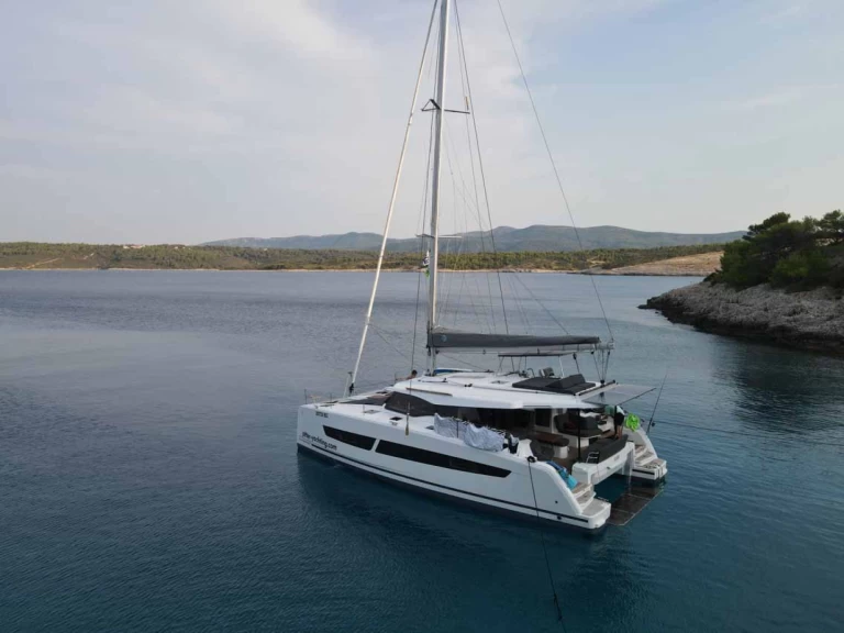 Hire Catamaran with or without skipper Fountaine Pajot Pula