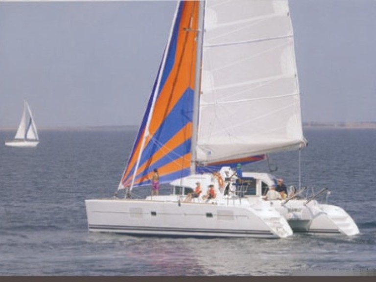 Catamaran to hire Lefkáda at the best price