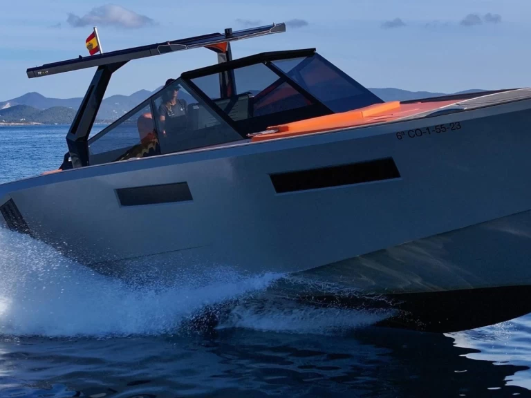 Yacht hire Ibiza Town cheap 43 Mistral 