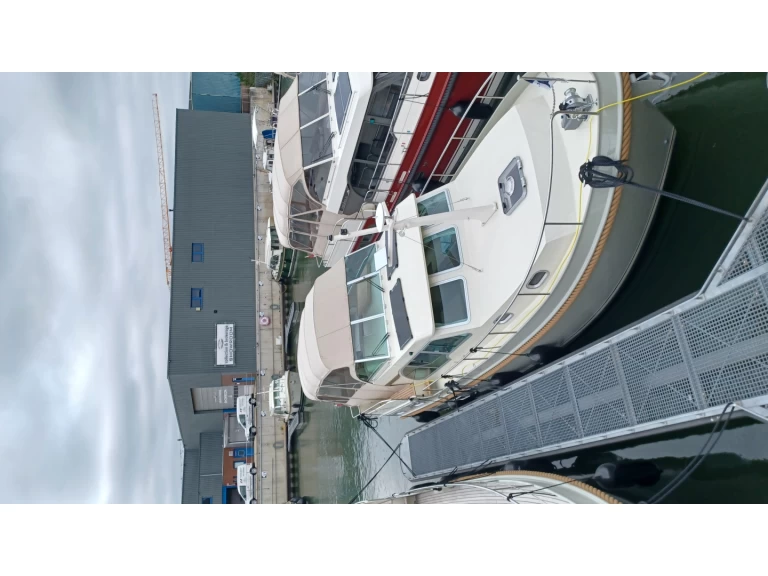 Linssen Linssen Grand Sturdy 35.0 AC Intero charter bareboat or skippered in  Werder (Havel)