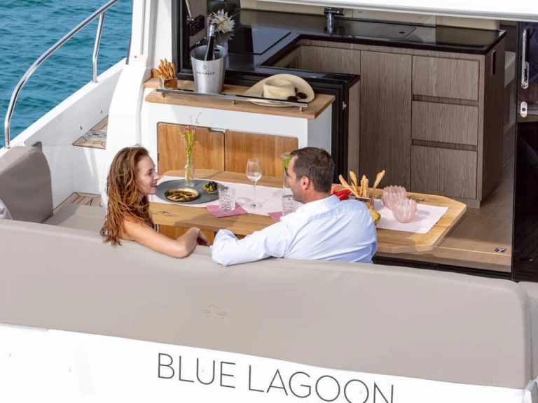 Yacht hire Kaštela cheap Sealine F430