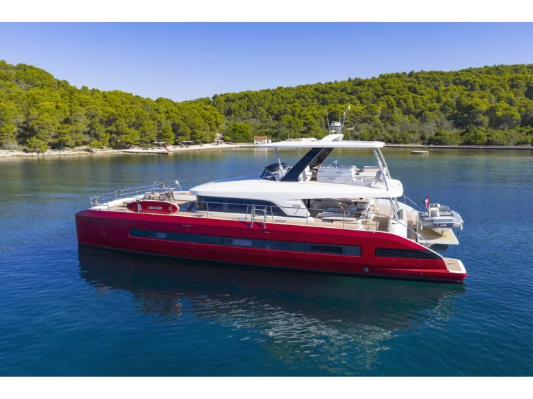 Hire Luxury Yacht Lagoon with a boat licence