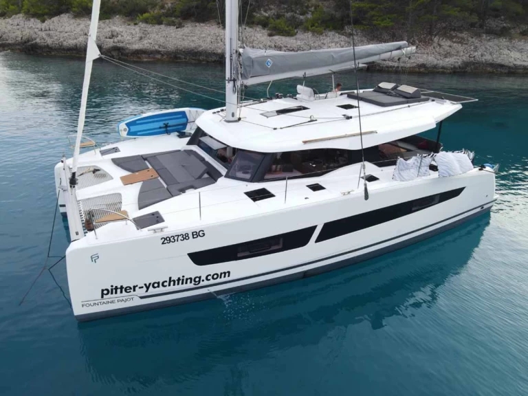 Hire Catamaran Fountaine Pajot with a boat licence