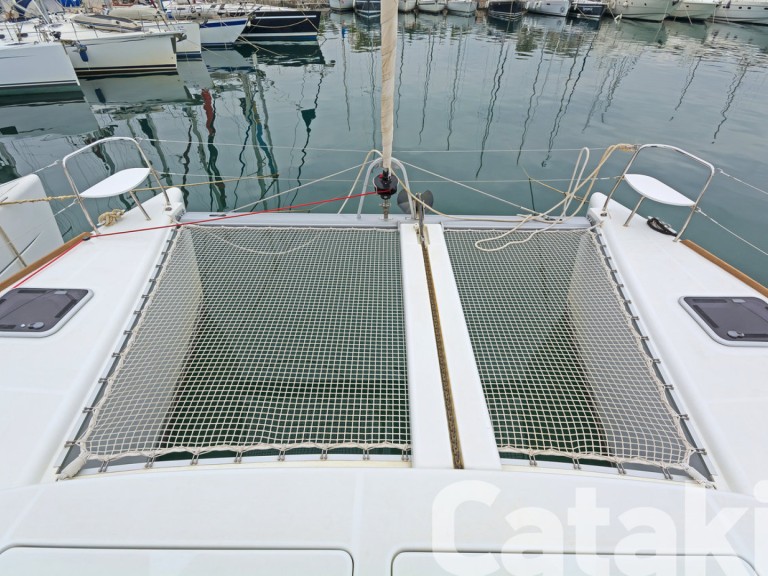 Yacht charter Lávrio - Lagoon Lagoon 380 S2 on SamBoat