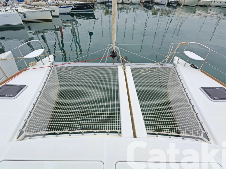 Yacht charter Lávrio - Lagoon Lagoon 380 S2 on SamBoat